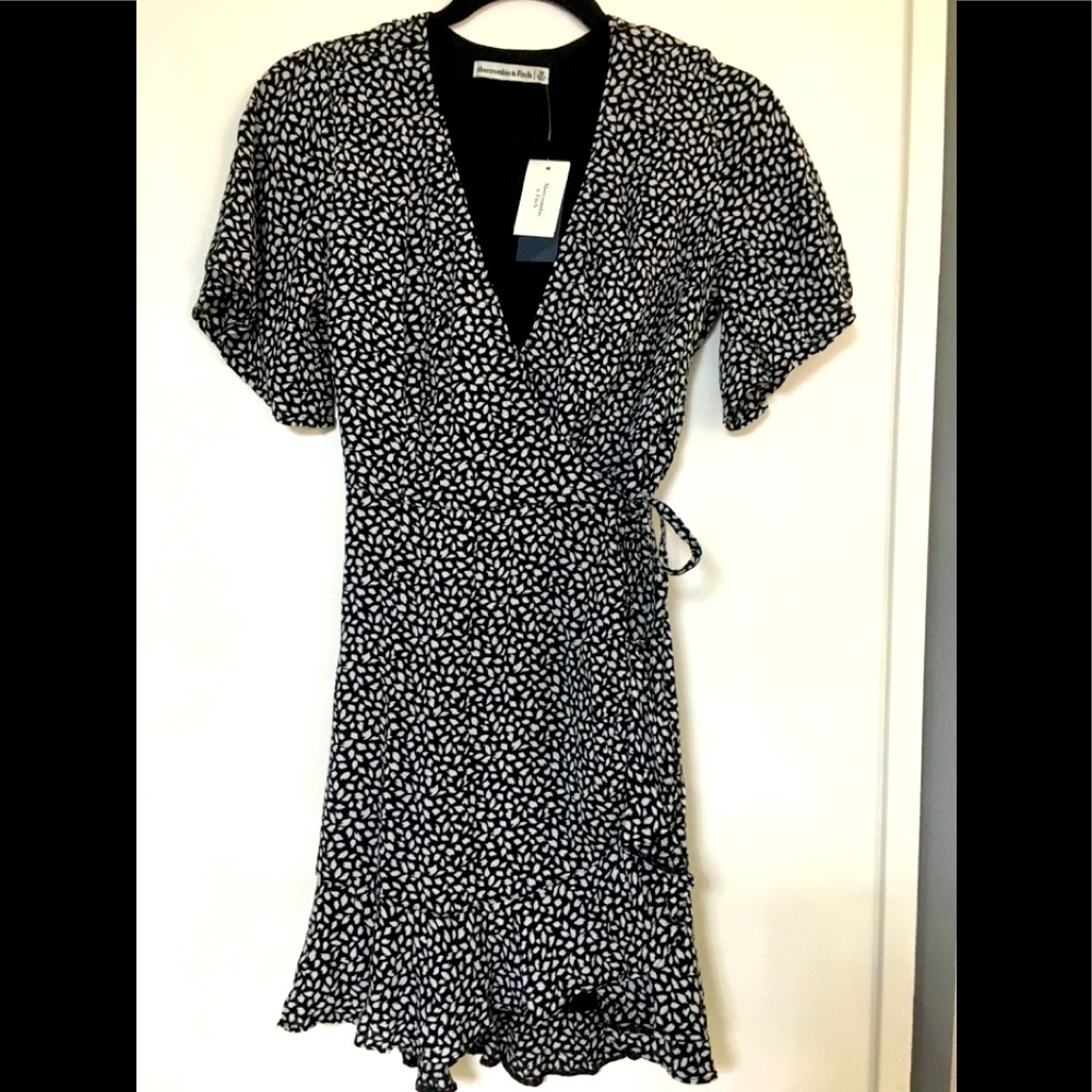 Abercrombie ruffle side tie dress size M